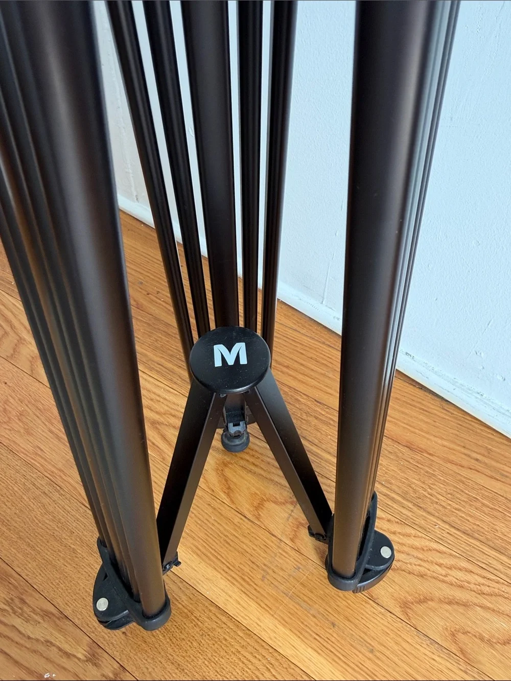 Magnus VT-4000 Tripod System with Fluid Head